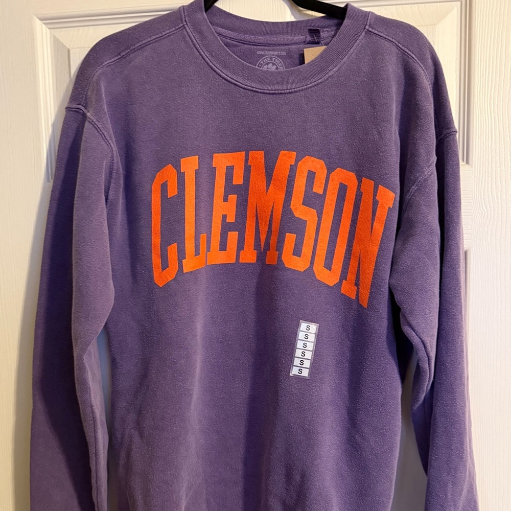 Clemson Sweatshirt. Size small. Oversized fit. From the Tiger sports shop